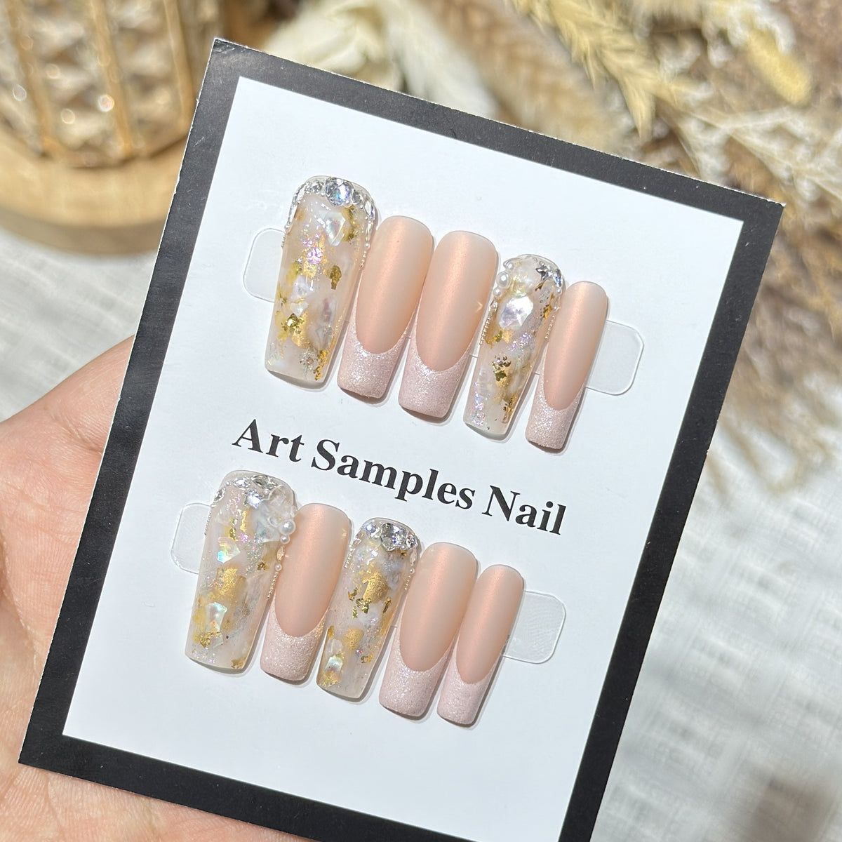 Luxurious Decorative Press-On Nail Set with Artistic Elements Acalora