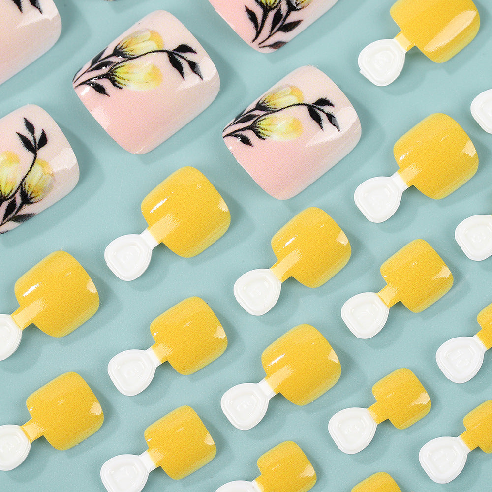 Artificial nails in floral design with accessories Acalora