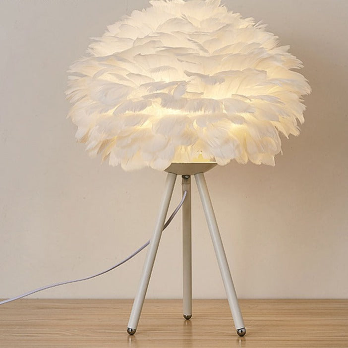 Skanto | Feather Table Lamp