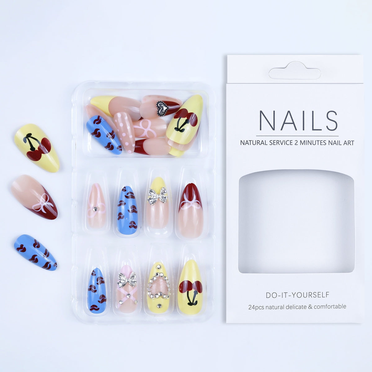 Artificial nails with playful heart and flower design Acalora