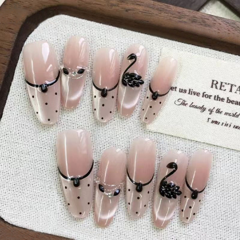 Artificial nails with floral accents and elegant shine Acalora