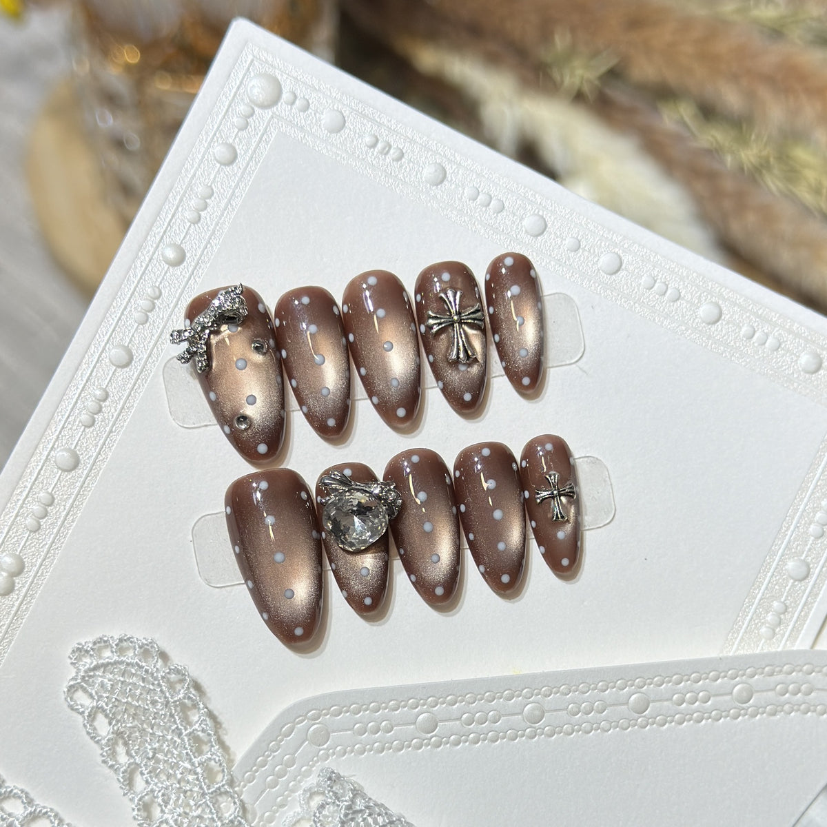 Elegant Press-On Nail Art Set with Distinctive Metallic Accents Acalora