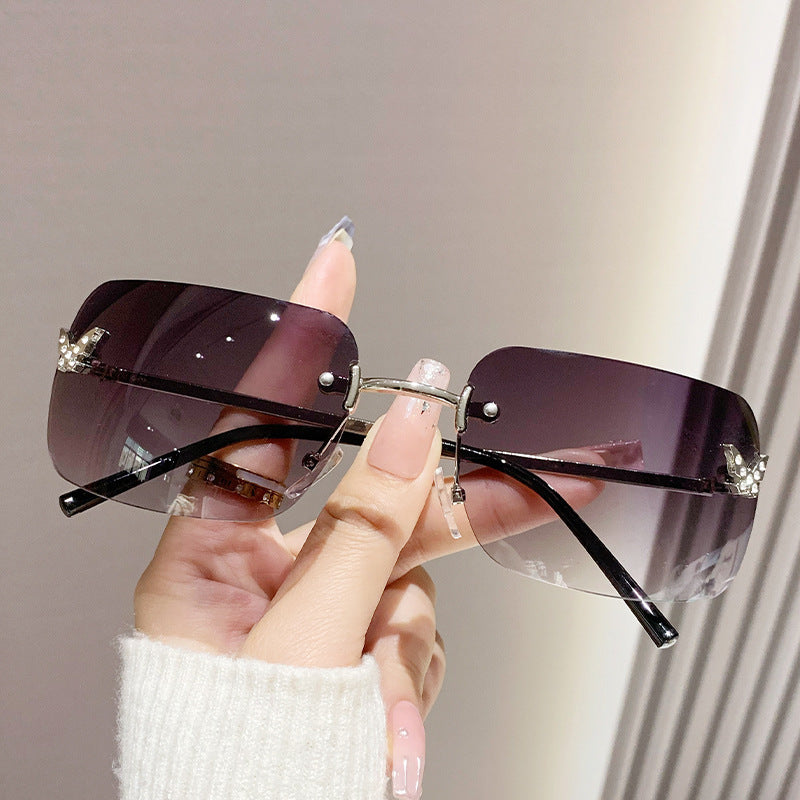 Women's fashion sunglasses with unique frame and luxurious accents Bowlift