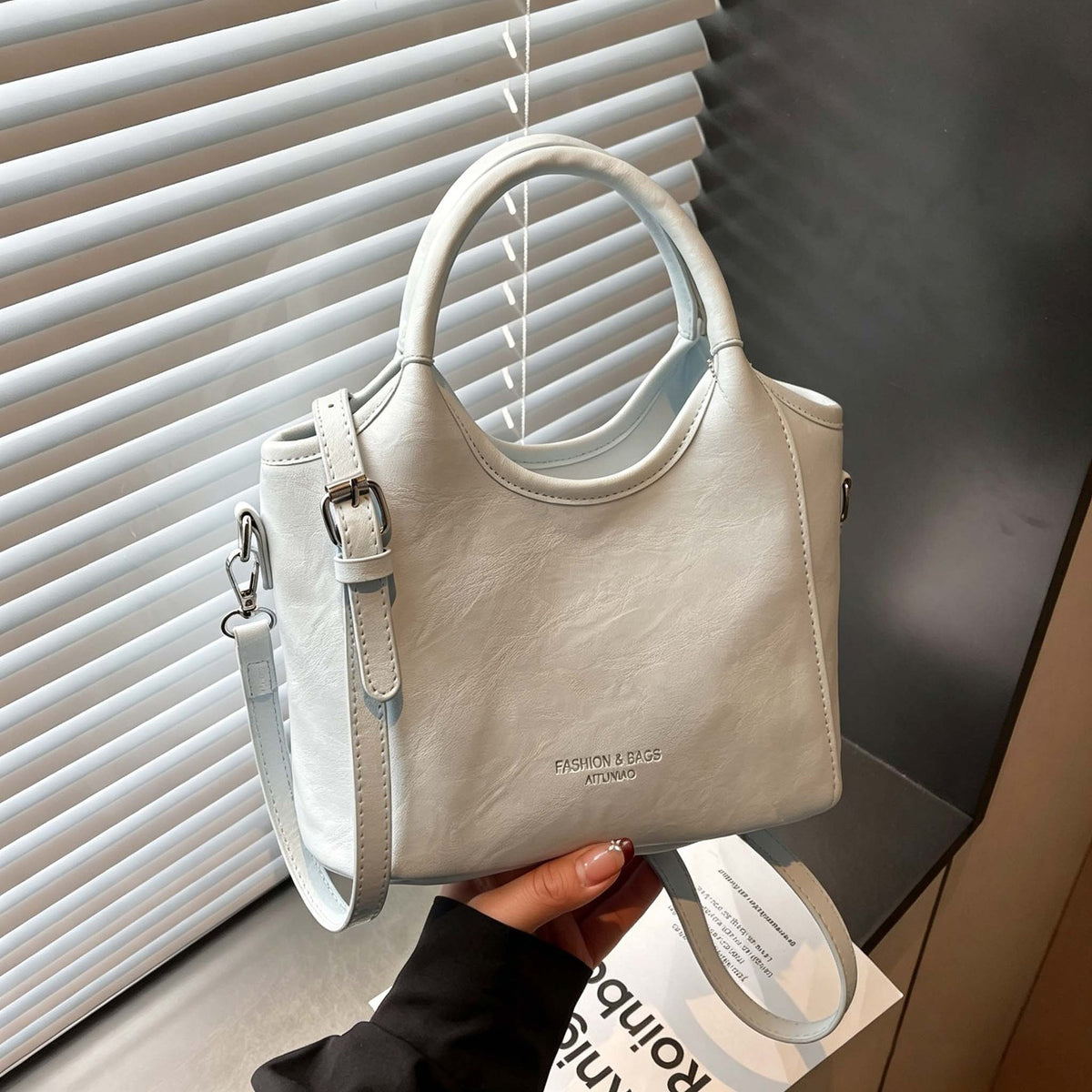Sophisticated Designer Handbag Acalora