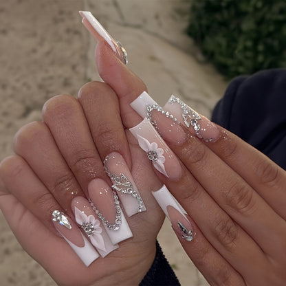 Nail set with elegant design and glitter accents Acalora