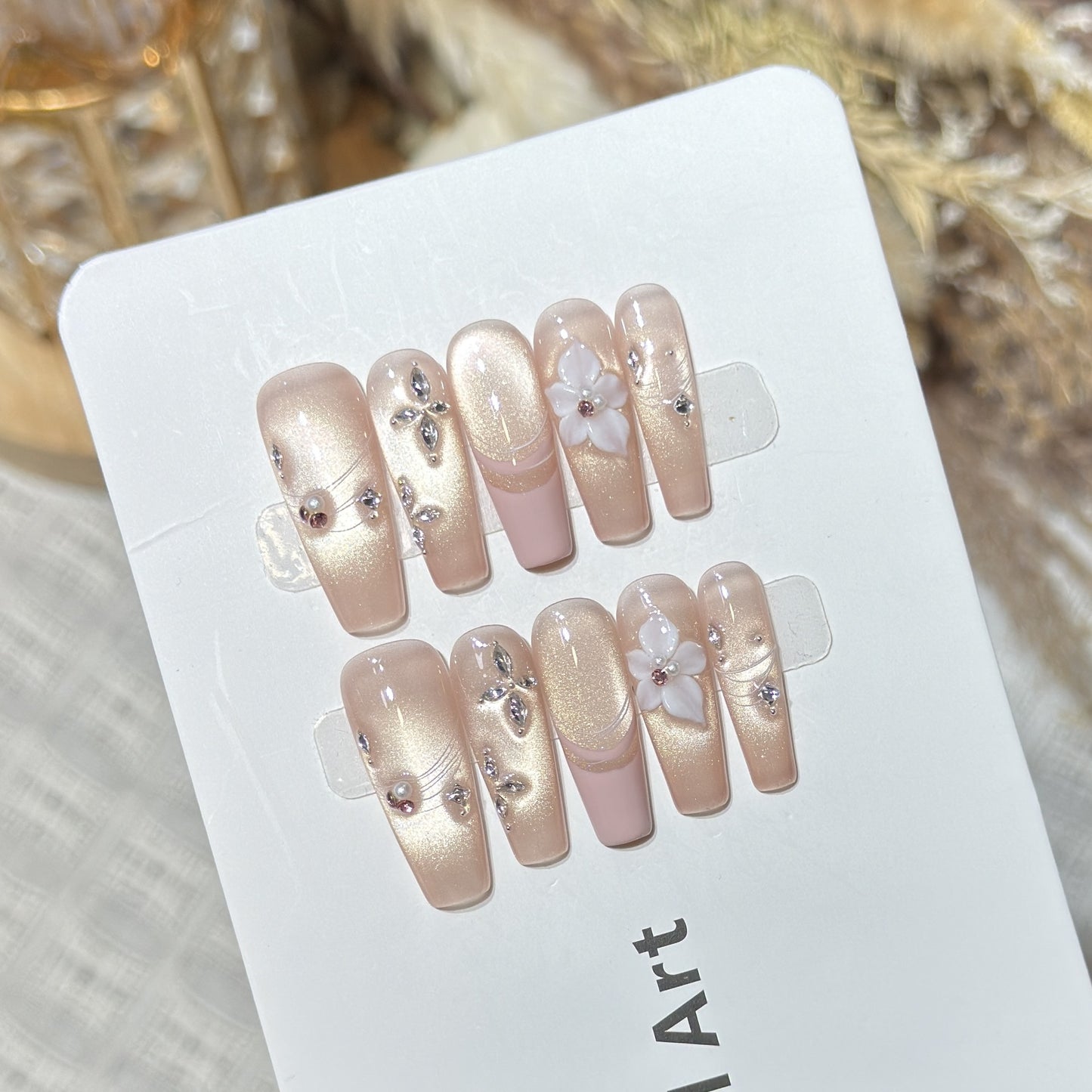 Elegant Floral Accent Press-On Nail Set Acalora