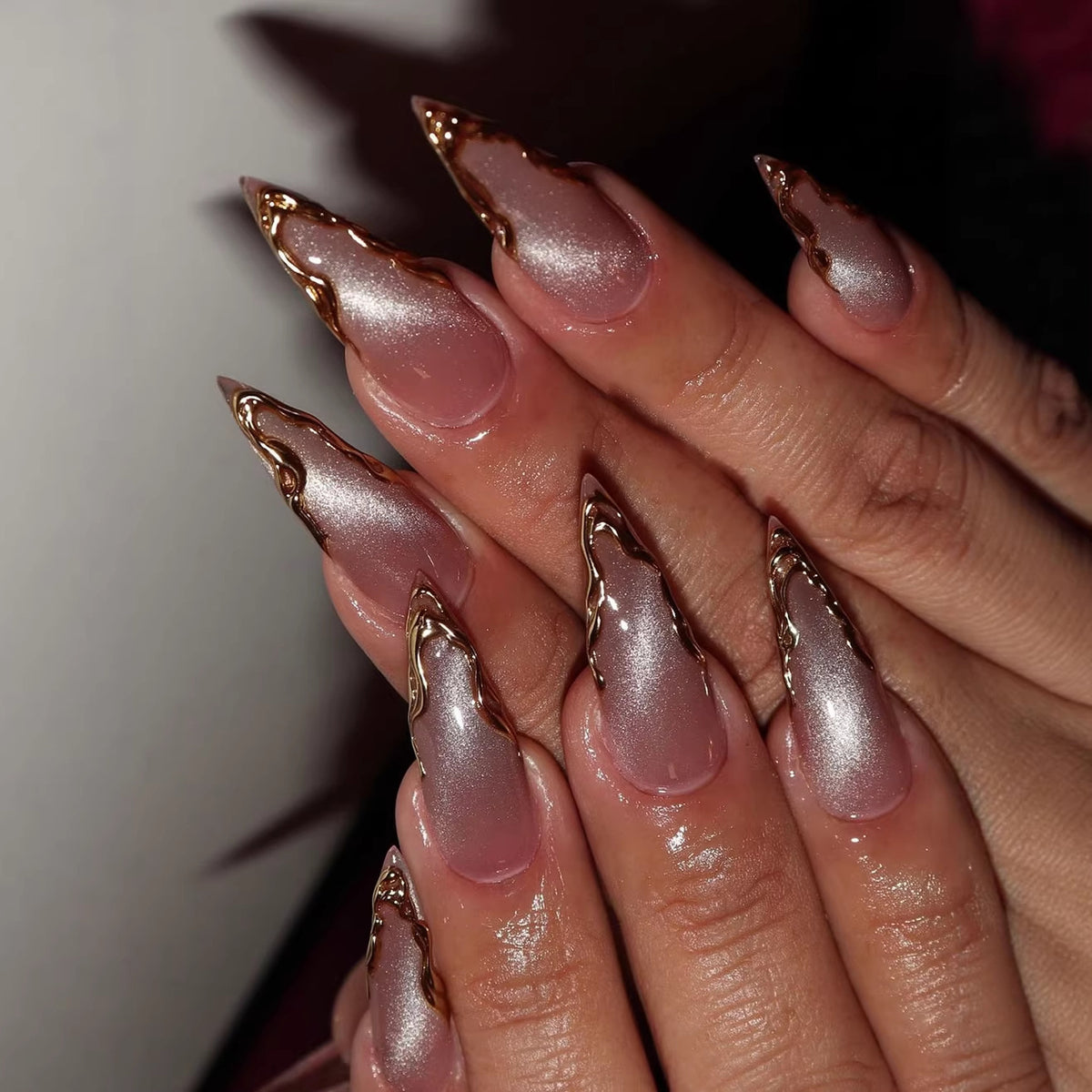 Artificial nails in an elegant style with gold accents Acalora