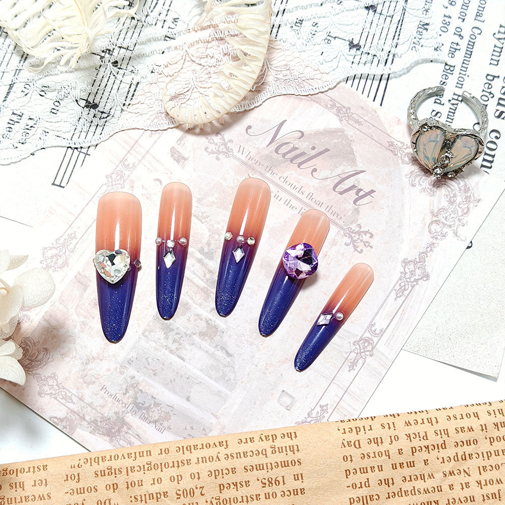 Artificial nails with glitter and elegant 3D applications Acalora