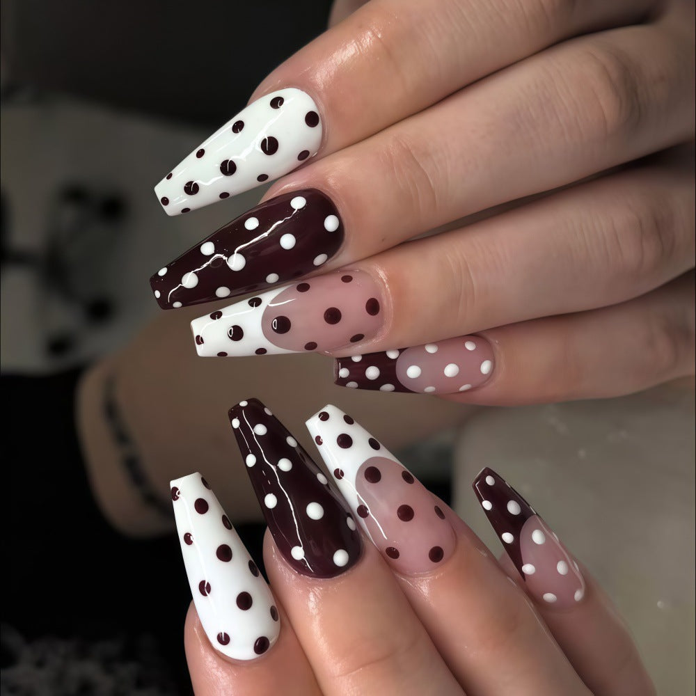 Artificial nails in the popular polka dot design Acalora
