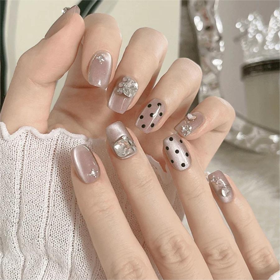 Artificial nail set with elegant 3D decorations Acalora