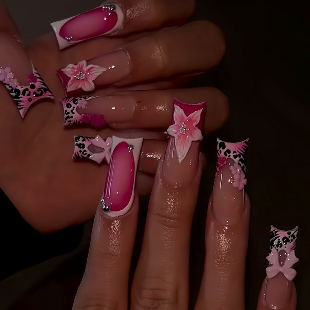 Artistic Floral Press-On Nail Art Set Acalora