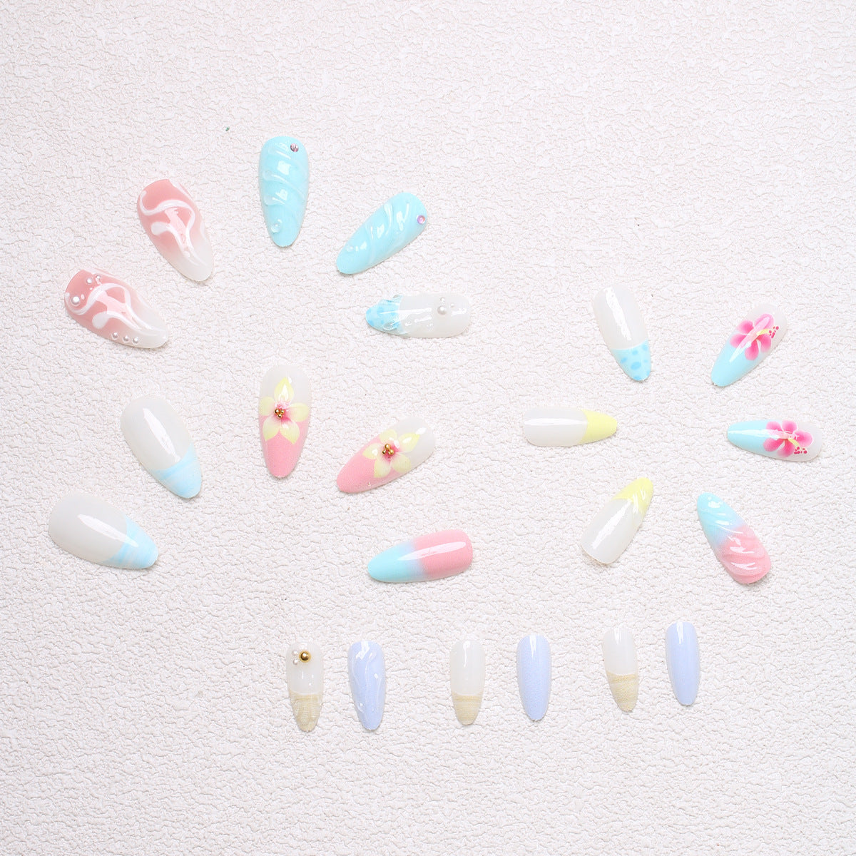Artificial nail set with floral and shell-shaped designs Acalora