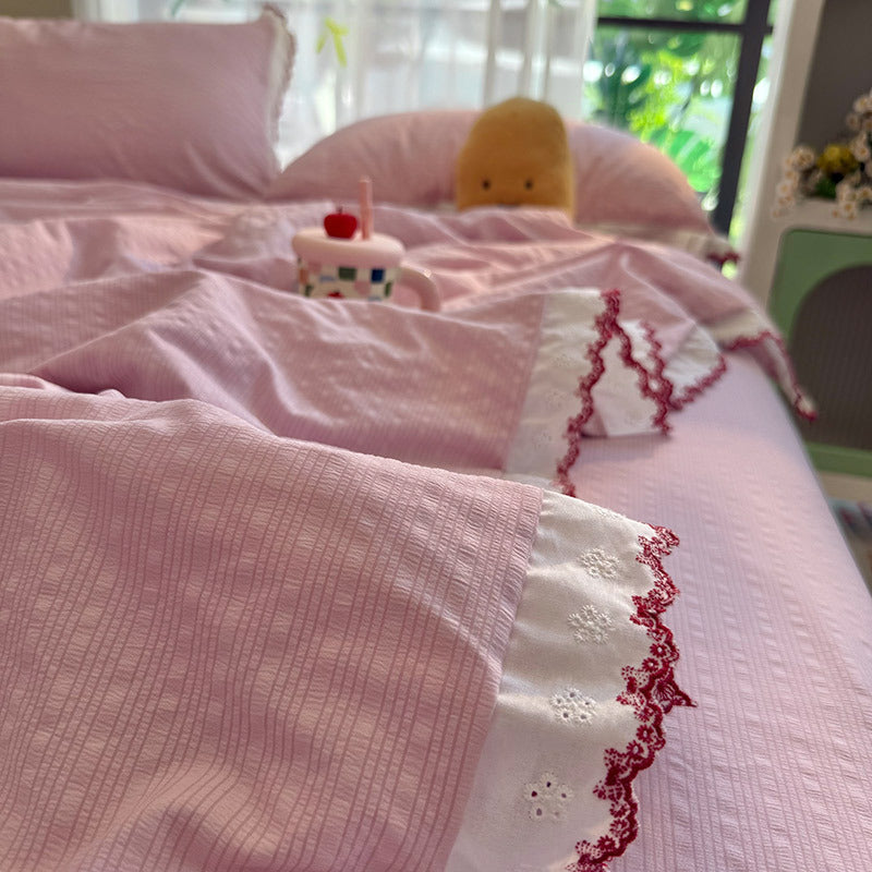 Women's bedspread with elegant lace trim and fine cotton surface Skanto