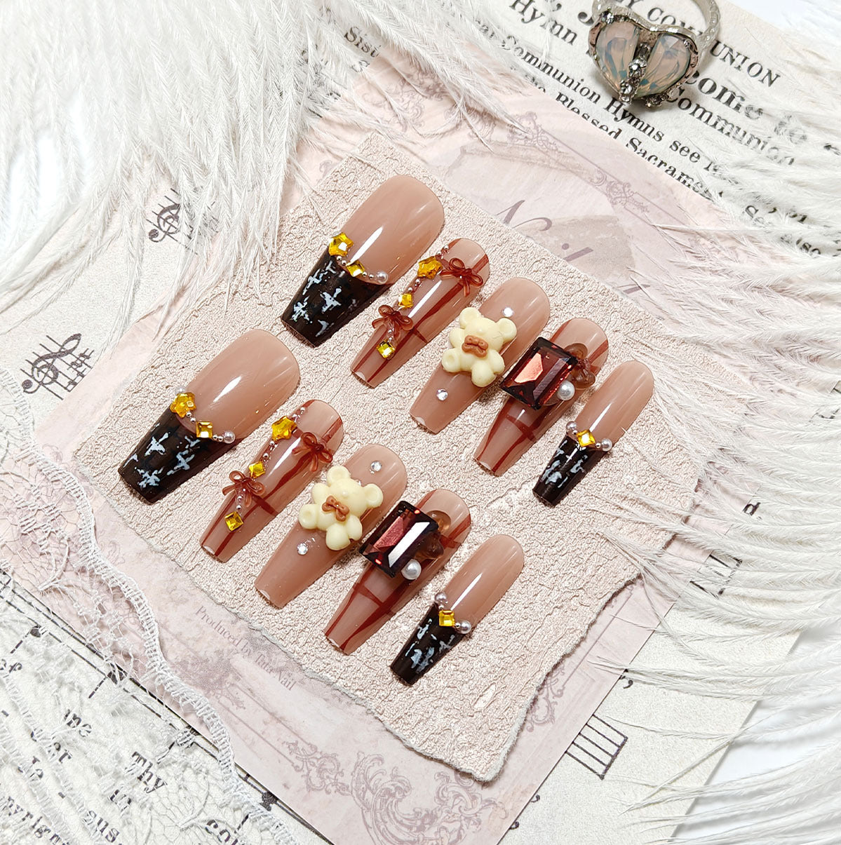 Artificial nail set with 3D decorations and elegant accents Acalora