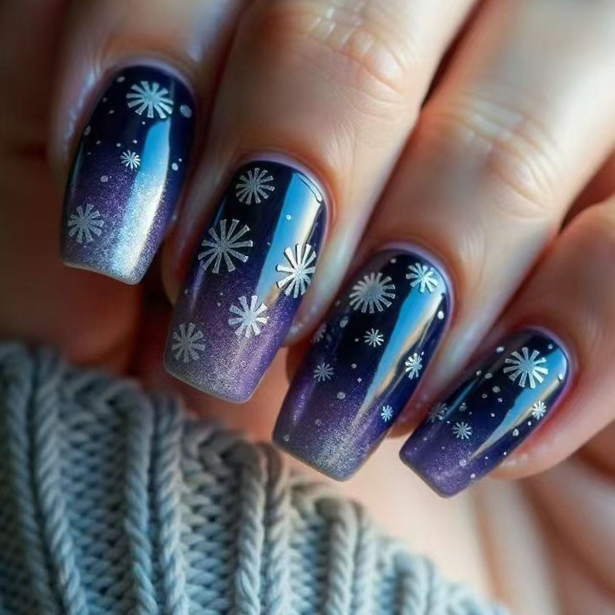 Winter-Themed Gradient Ombre Nail Art Acalora