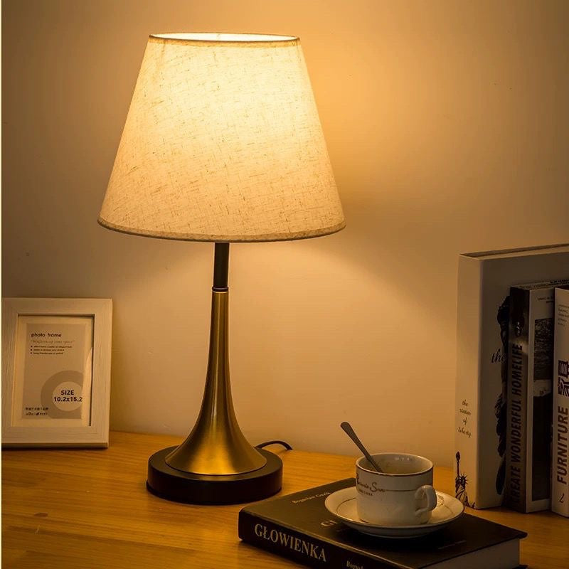 Artistic Nature-Inspired Table Lamp