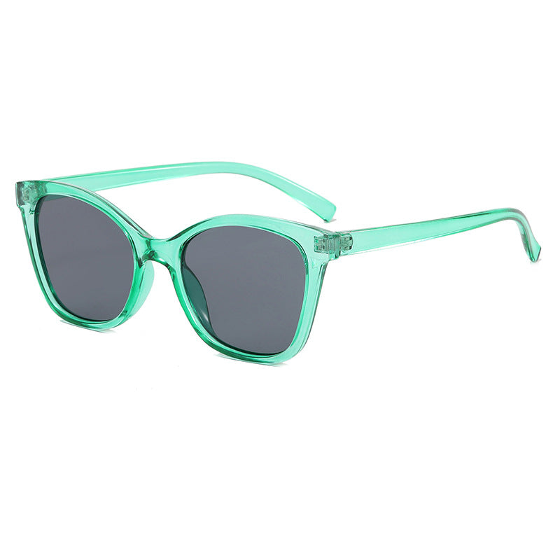 Women’s elegant sunglasses in a modern cat-eye style Bowlift