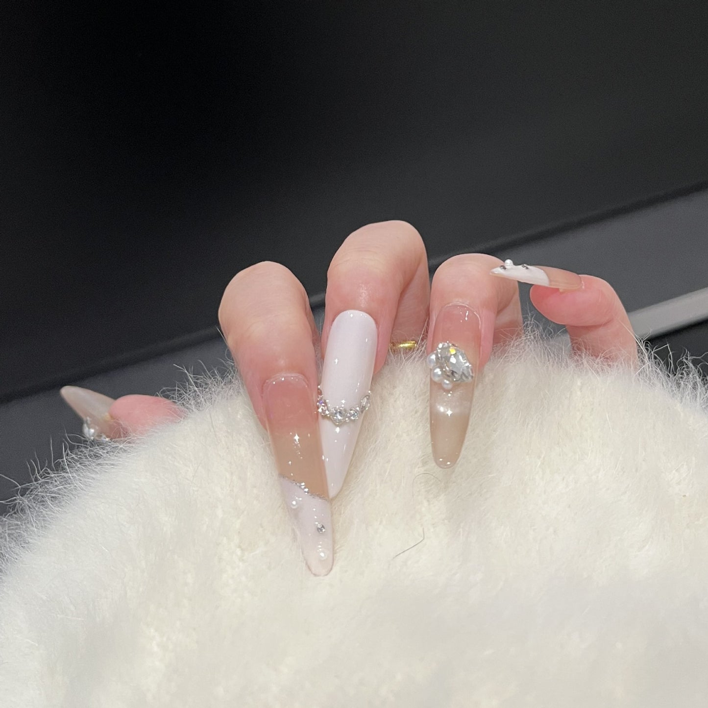 Decorative Press-On Nail Art Set with Luxe Gemstone Accents Acalora
