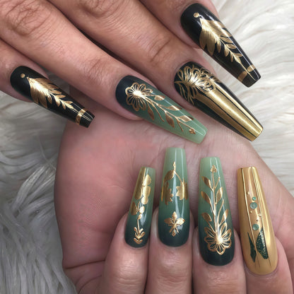Artificial nails with floral gold embellishments Acalora