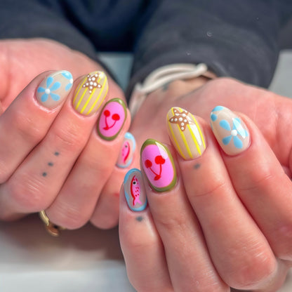 Artificial nails with playful fruit and flower motif Acalora