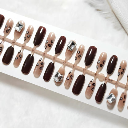 Artificial nails with elegant glamour accents Acalora