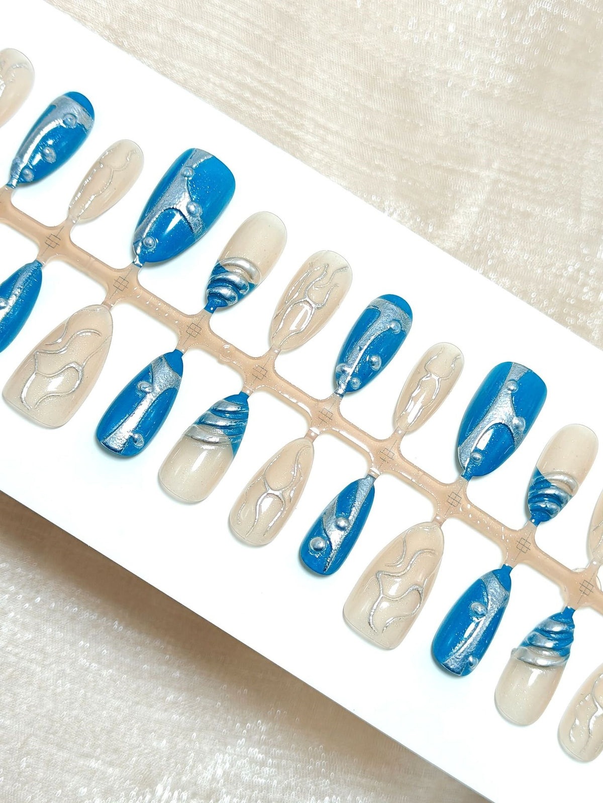 Artificial nails with creative shimmer design Acalora