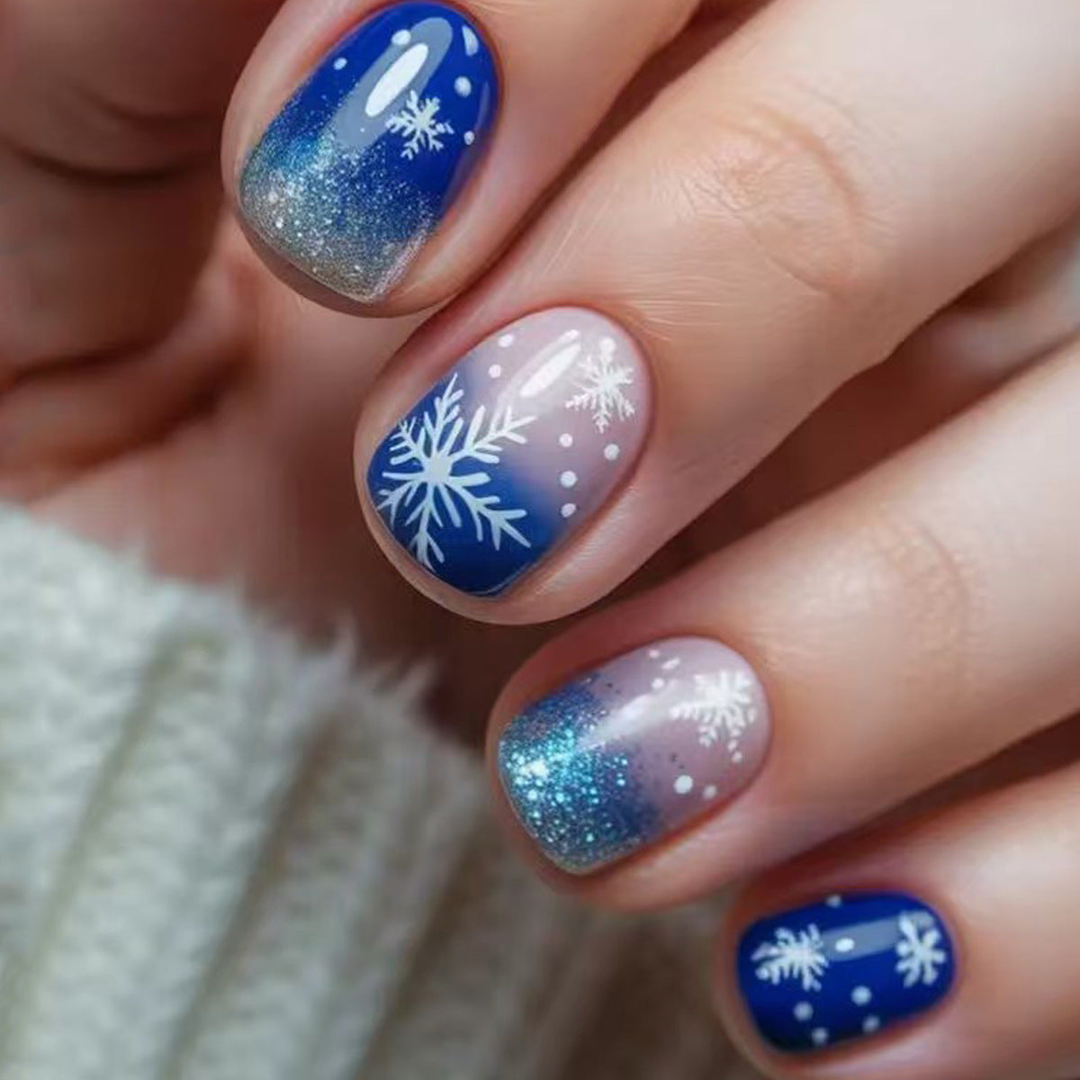 Winter-Themed Snowflake Nail Art Acalora