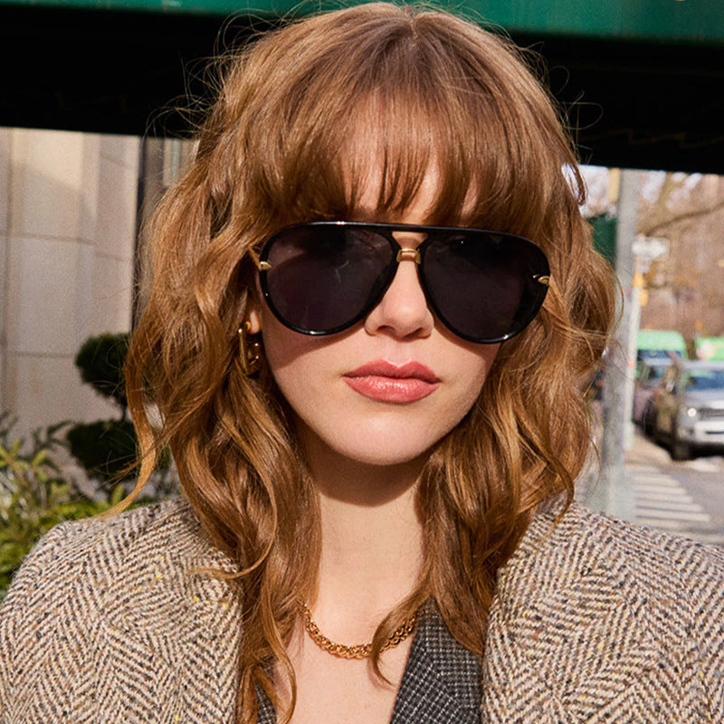 Women Pilot Sunglasses with Modern Metal Frame and UV Protection Bowlift