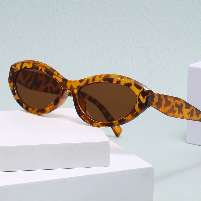 Women's Cat-Eye Sunglasses with Wide Frame and UV Protection Bowlift