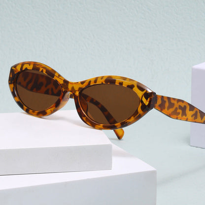 Women's Cat-Eye Sunglasses with Wide Frame and UV Protection Bowlift