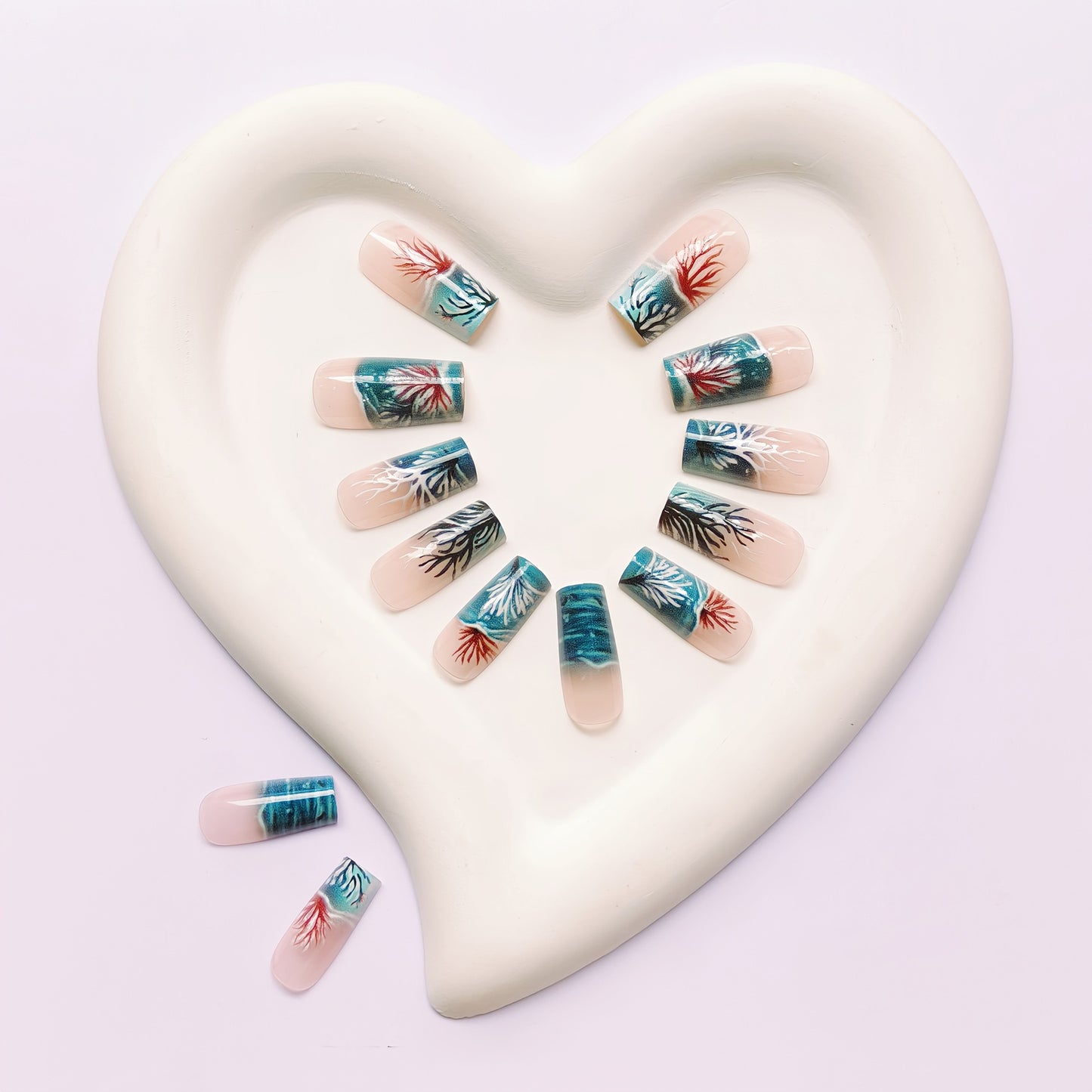 Ocean-Inspired Artistic Nail Art Acalora