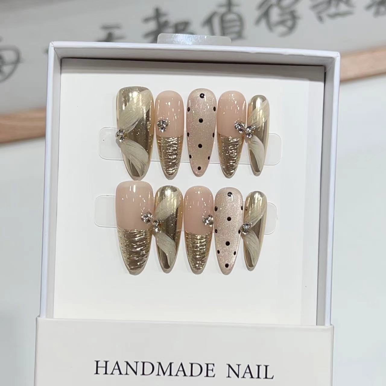 Luxury Press-On Nail Art Set with Elegant Metallic Accents Acalora