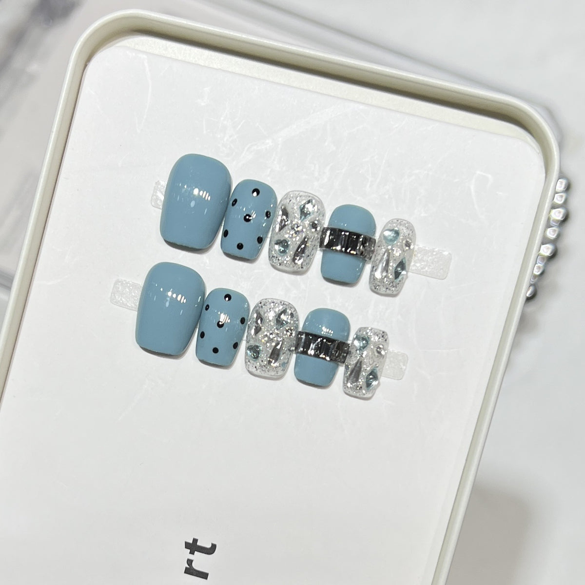 Decorative Press-On Nail Set with Glittery Accents Acalora