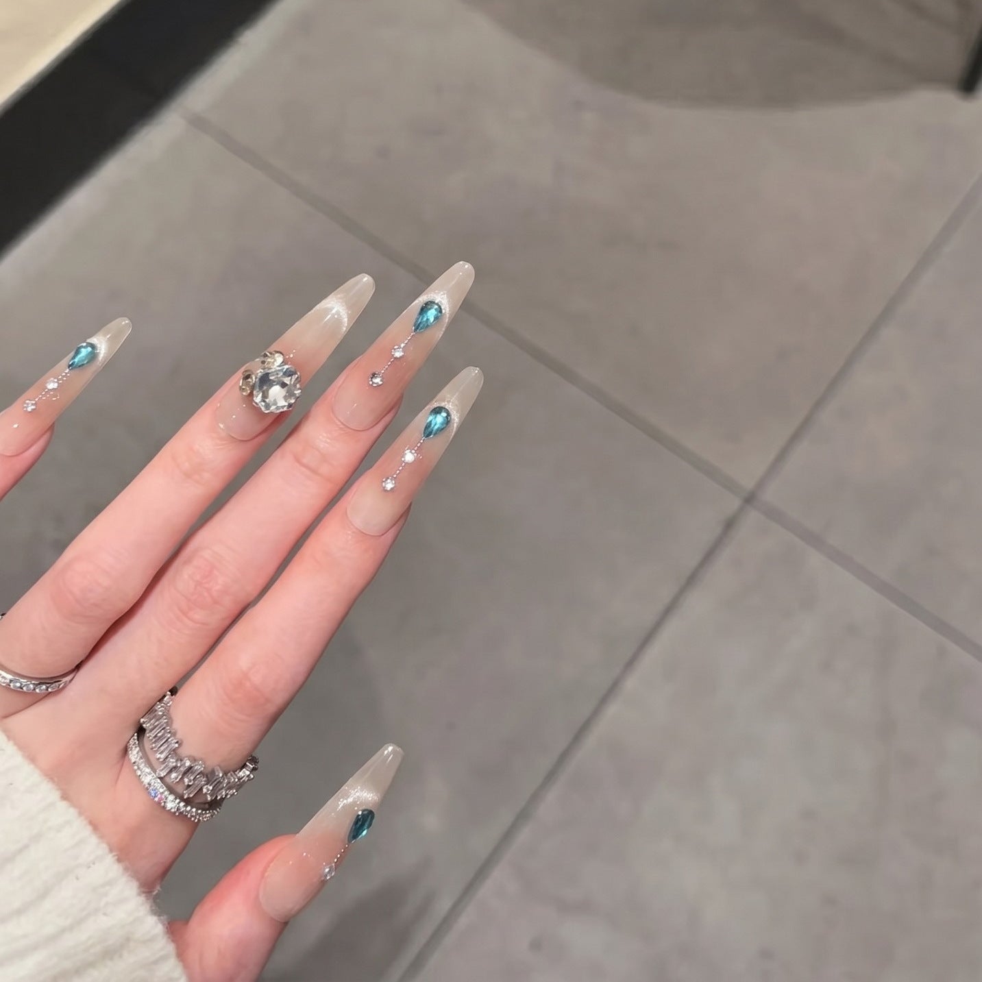 Glamorous Press-On Nail Art Set with Crystal Embellishments Acalora