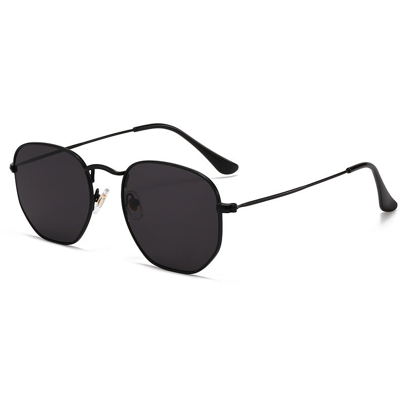 Women Oversized Sunglasses with elegant golden metal frame and solid UV protection Bowlift