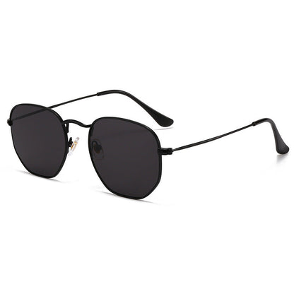 Women Oversized Sunglasses with elegant golden metal frame and solid UV protection Bowlift