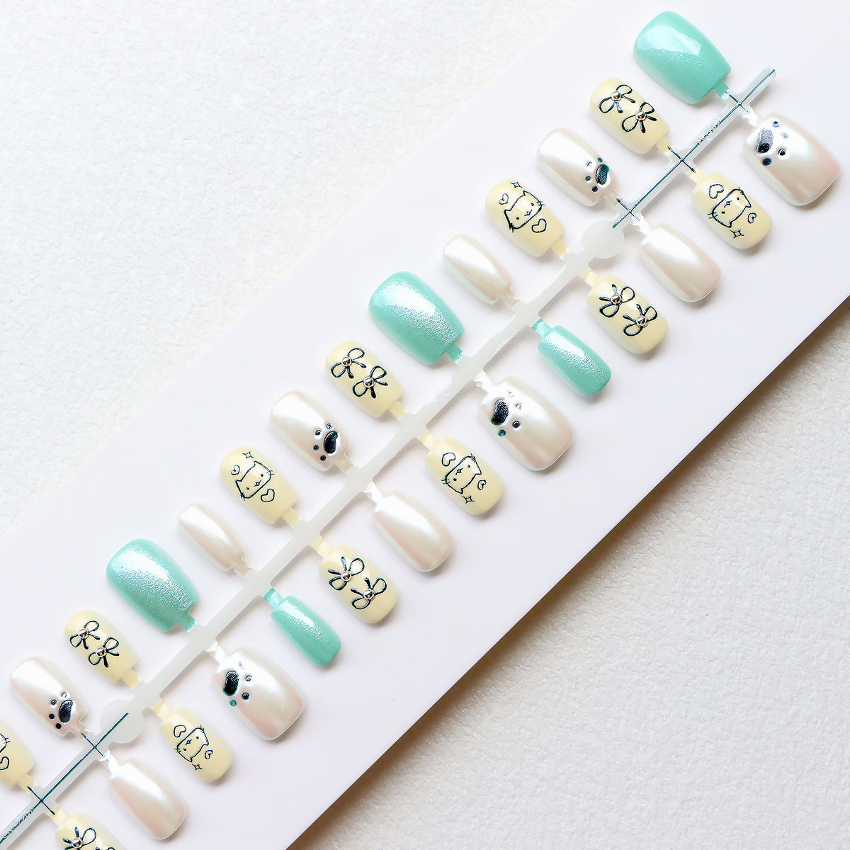 Whimsical Animal-Themed Press-On Nail Art Acalora