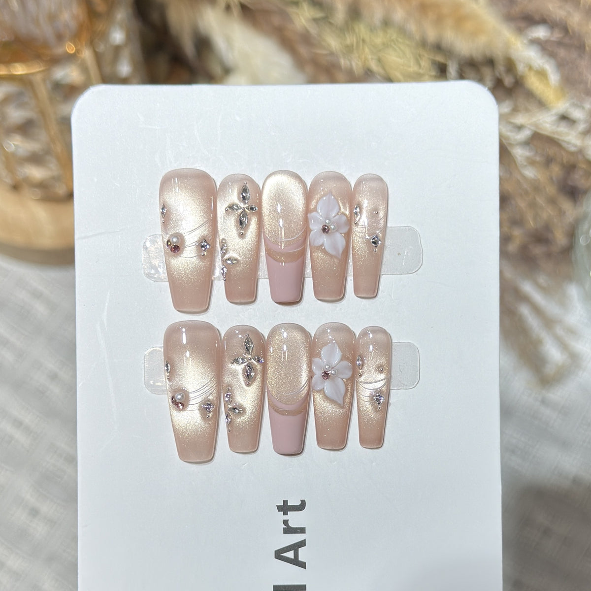Elegant Floral Accent Press-On Nail Set Acalora