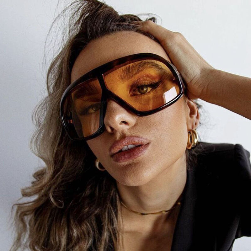 Women's oversized sunglasses in a fashionable tortoise pattern Karnz