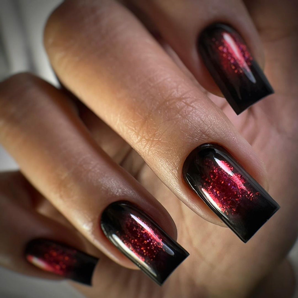 Elegant artificial nails with metallic shine and modern design Acalora