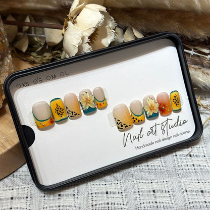Floral Themed Press-On Nail Art Set Acalora