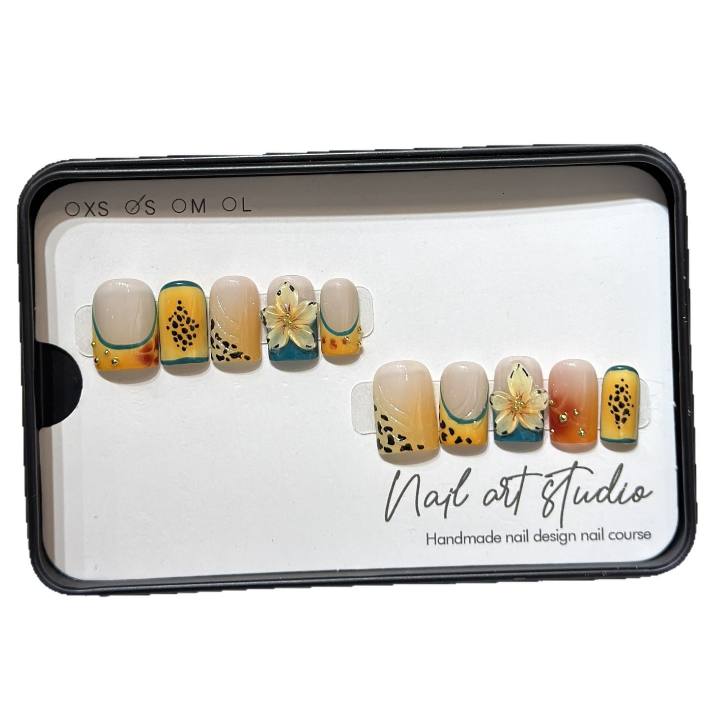 Floral Themed Press-On Nail Art Set Acalora