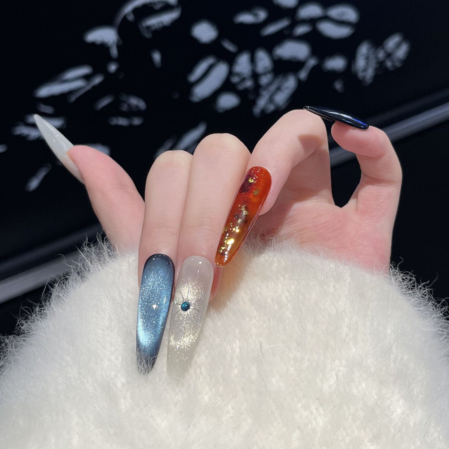 Extravagant Press-On Nail Art Set with Cosmic Theme Acalora