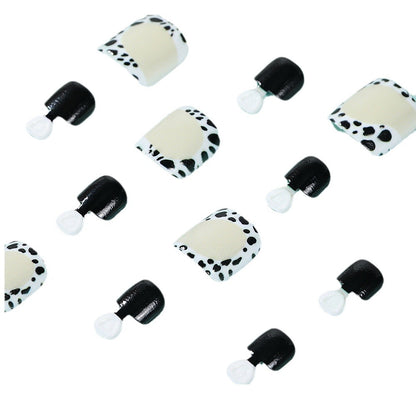 Stylish animal print artificial nails Acalora