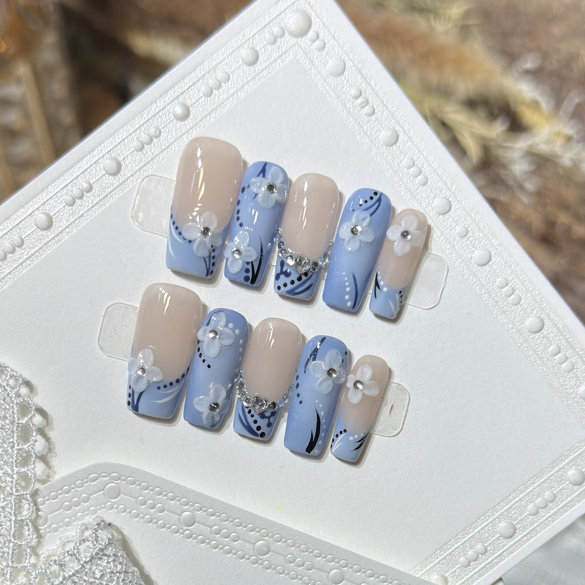 Decorative Press-On Nail Art Set with Floral and Gemstone Details Acalora