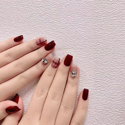 Artificial nail set with elegant, shimmering design and creative accents Acalora