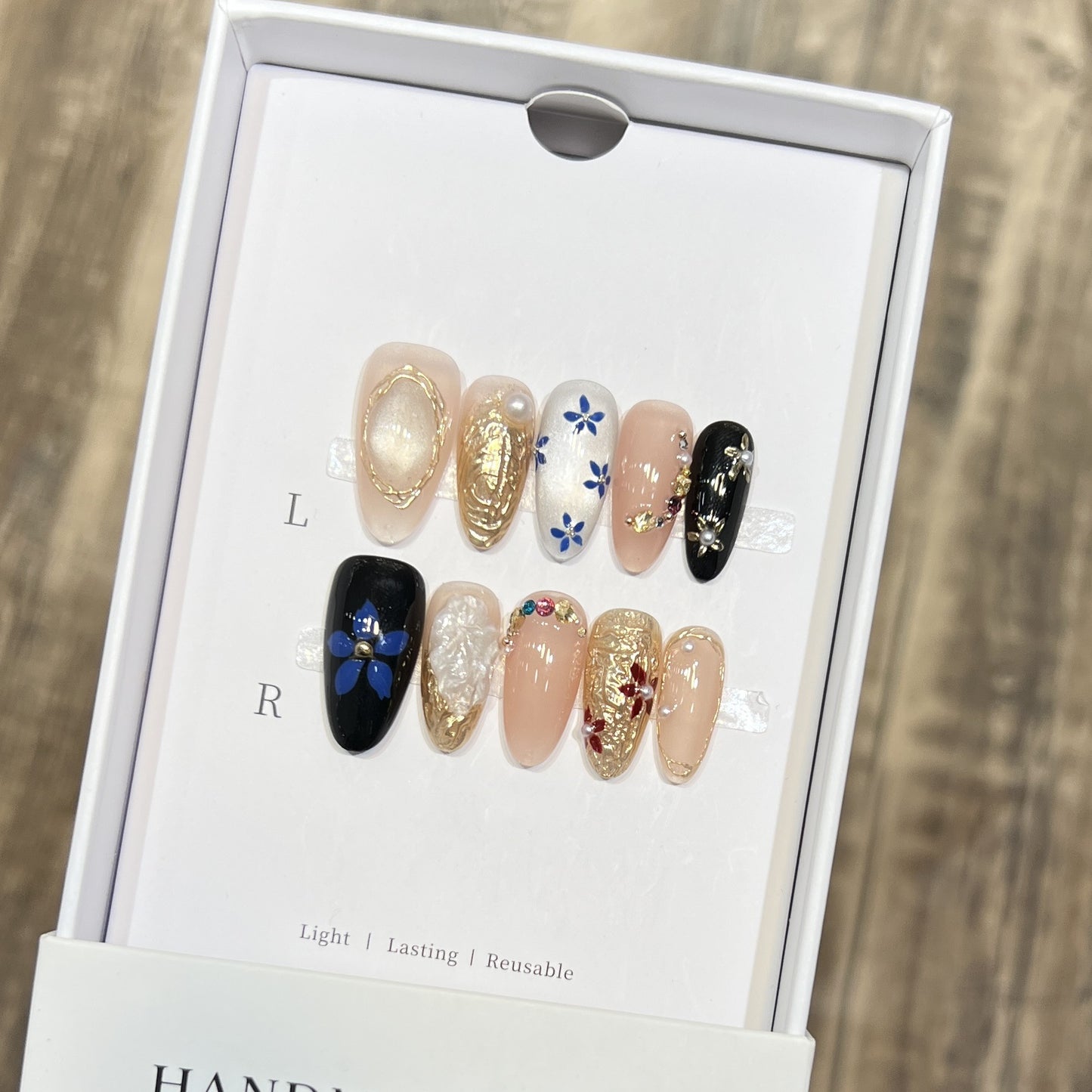 Elegant Floral Press-On Nail Set Acalora
