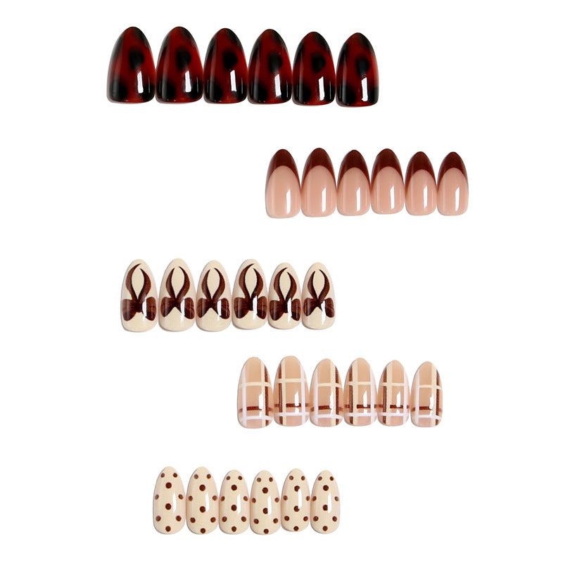 Artificial nail set with elegant bow and caramel designs Acalora