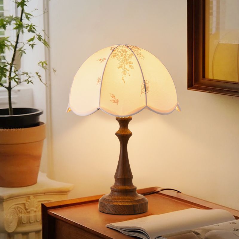 Vintage Floral Design Table Lamp