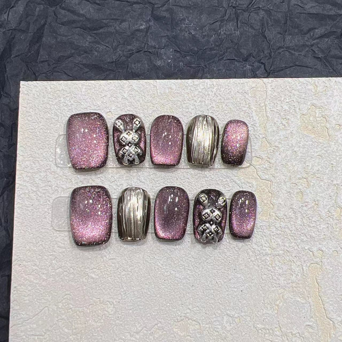 Glamorous Press-On Nail Art Set with Elegant Metallic Accents Acalora